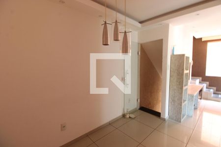 Sala de casa de condomínio para alugar com 2 quartos, 90m² em Piedade, Rio de Janeiro