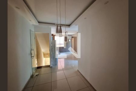 Sala de casa de condomínio para alugar com 2 quartos, 90m² em Piedade, Rio de Janeiro