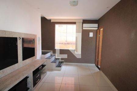 Sala de casa de condomínio para alugar com 2 quartos, 90m² em Piedade, Rio de Janeiro