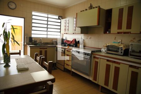 Casa à venda com 364m², 3 quartos e 7 vagasCozinha 