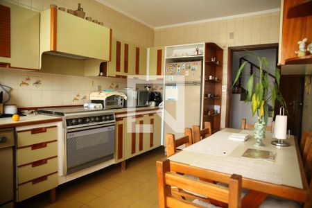 Casa à venda com 364m², 3 quartos e 7 vagasCozinha 