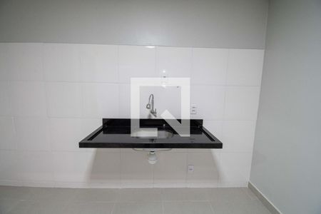 Sala/Cozinha de kitnet/studio para alugar com 1 quarto, 25m² em Qnn 19, Brasília