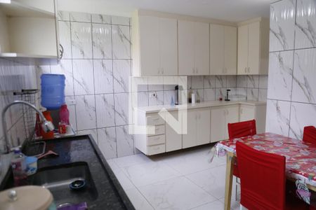 Casa para alugar com 119m², 2 quartos e 2 vagasCozinha