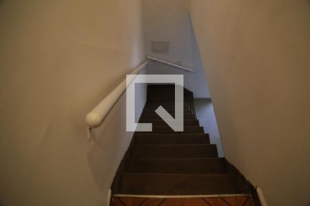 Casa para alugar com 119m², 2 quartos e 2 vagasEscada