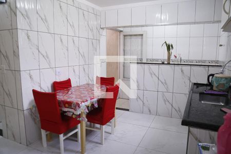 Casa para alugar com 119m², 2 quartos e 2 vagasCozinha