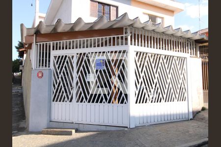 Casa à venda com 150m², 3 quartos e 2 vagasFachada com plaquinha