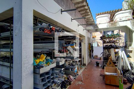 Casa à venda com 150m², 4 quartos e 3 vagasparte de trás do imóvel