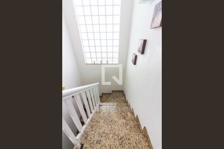 Casa à venda com 220m², 3 quartos e 4 vagasEscada