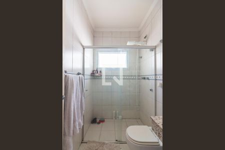 Casa à venda com 220m², 3 quartos e 4 vagasBanheiro Quarto 1