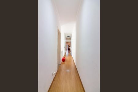 Casa à venda com 220m², 3 quartos e 4 vagasCorredor