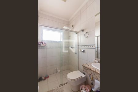 Casa à venda com 220m², 3 quartos e 4 vagasBanheiro Quarto 1