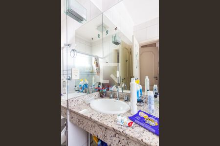 Casa à venda com 220m², 3 quartos e 4 vagasBanheiro Quarto 2