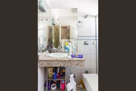 Casa à venda com 220m², 3 quartos e 4 vagasBanheiro Quarto 2