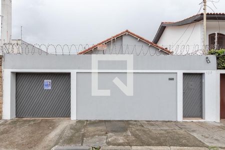 Casa à venda com 180m², 1 quarto e 5 vagas Casa à venda com 180m², 1 quarto e 5 vagasFachada