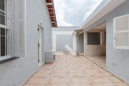 Casa à venda com 180m², 1 quarto e 5 vagas Casa à venda com 180m², 1 quarto e 5 vagasQuintal