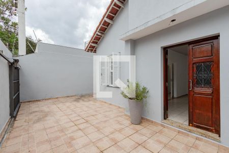 Casa à venda com 180m², 1 quarto e 5 vagas Casa à venda com 180m², 1 quarto e 5 vagasQuintal