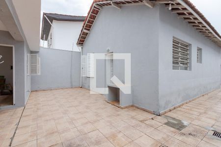 Casa à venda com 180m², 1 quarto e 5 vagas Casa à venda com 180m², 1 quarto e 5 vagasQuintal