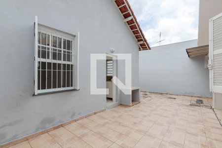 Casa à venda com 180m², 1 quarto e 5 vagas Casa à venda com 180m², 1 quarto e 5 vagasQuintal