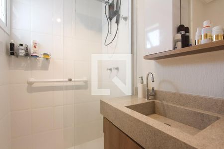 Banheiro de apartamento à venda com 1 quarto, 48m² em Passo D’areia, Porto Alegre