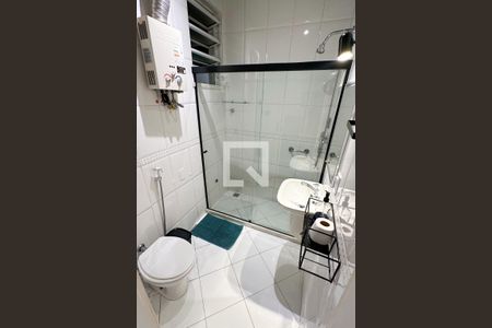 Banheiro de apartamento à venda com 1 quarto, 42m² em Copacabana, Rio de Janeiro