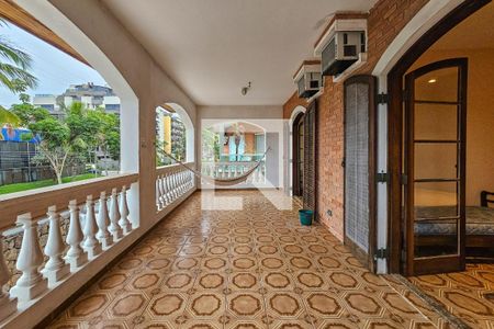 Casa para alugar com 450m², 5 quartos e 6 vagas Casa para alugar com 450m², 5 quartos e 6 vagasVaranda da suíte 1 e 2