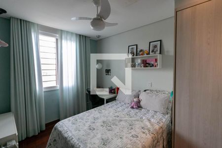 Casa à venda com 327m², 4 quartos e 4 vagasQuarto