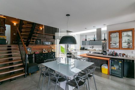 Casa à venda com 327m², 4 quartos e 4 vagasCopa/ cozinha 