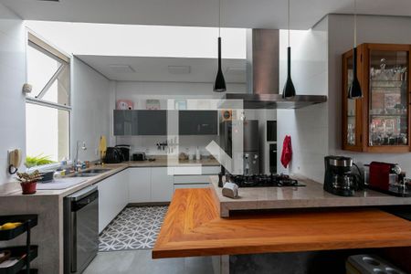 Casa à venda com 327m², 4 quartos e 4 vagasCopa/ cozinha 