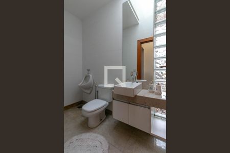 Casa à venda com 327m², 4 quartos e 4 vagasBanheiro Área comum 