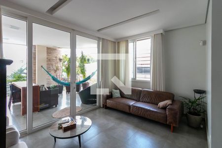 Casa à venda com 327m², 4 quartos e 4 vagasCopa/ cozinha 