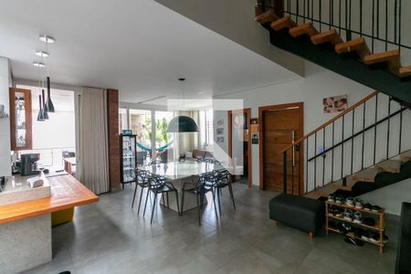 Casa à venda com 327m², 4 quartos e 4 vagasCopa/ cozinha 