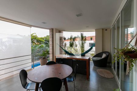 Casa à venda com 327m², 4 quartos e 4 vagasÁrea comum 
