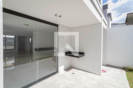 Casa à venda com 190m², 3 quartos e 2 vagasQuintal