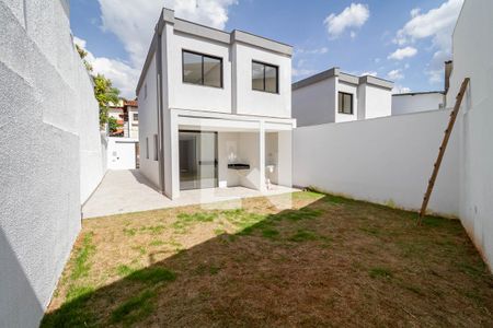 Casa à venda com 190m², 3 quartos e 2 vagasQuintal
