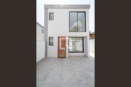 Casa à venda com 190m², 3 quartos e 2 vagasFachada