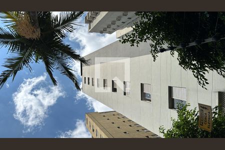 Apartamento à venda com 75m², 2 quartos e 1 vagaFachada