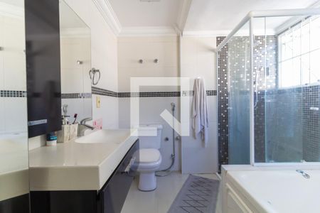 Casa à venda com 360m², 4 quartos e 5 vagasBanheiro da Suíte 3