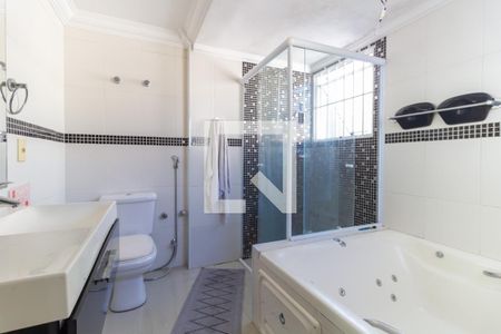 Casa à venda com 360m², 4 quartos e 5 vagasBanheiro da Suíte 3