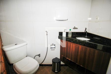 Casa para alugar com 480m², 5 quartos e 4 vagasLavabo de serviço 