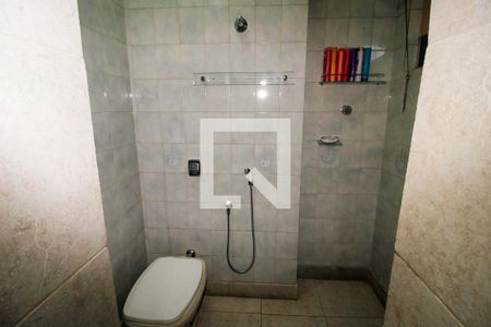 Casa para alugar com 480m², 5 quartos e 4 vagasBanheiro Social