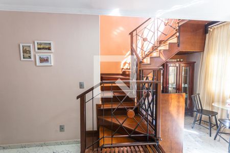 Apartamento à venda com 250m², 4 quartos e 2 vagasEscada de Acesso a Cobertura