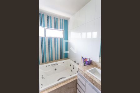 Apartamento à venda com 250m², 4 quartos e 2 vagasBanheiro da Suíte