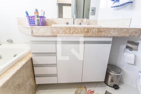 Apartamento à venda com 250m², 4 quartos e 2 vagasArmário do Banheiro da Suíte