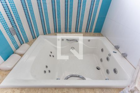 Apartamento à venda com 250m², 4 quartos e 2 vagasBanheira do Banheiro da Suíte