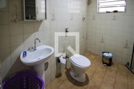 Casa à venda com 100m², 2 quartos e 2 vagasBanheiro Social 02