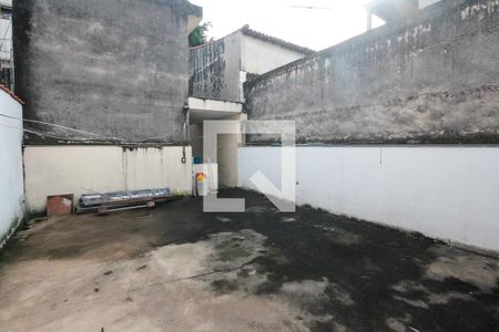 Casa à venda com 100m², 2 quartos e 2 vagasQuintal