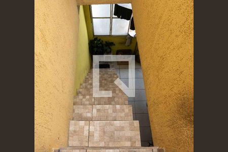 Casa para alugar com 70m², 2 quartos e 1 vagaEscada