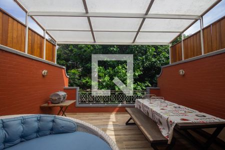 Casa de condomínio à venda com 210m², 3 quartos e 2 vagasTerraço