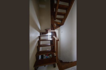 Casa de condomínio à venda com 210m², 3 quartos e 2 vagasEscadas