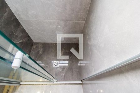 Apartamento para alugar com 56m², 2 quartos e 1 vagaDetalhe do banheiro